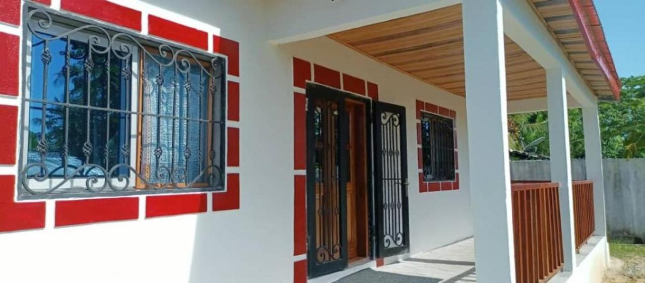La Maison Du Voyageur Kribi Buitenkant foto